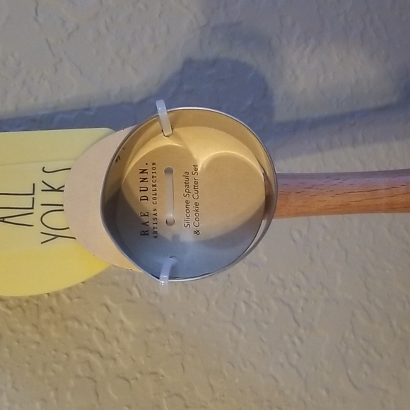 Rae Dunn Easter Spatula set - Picture 3 of 5